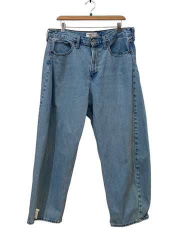 Abercrombie & Fitch Light Wash Size 31 Almost New