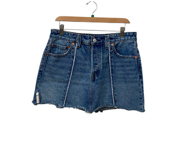 Levis Medium Wash Size 30 Almost New