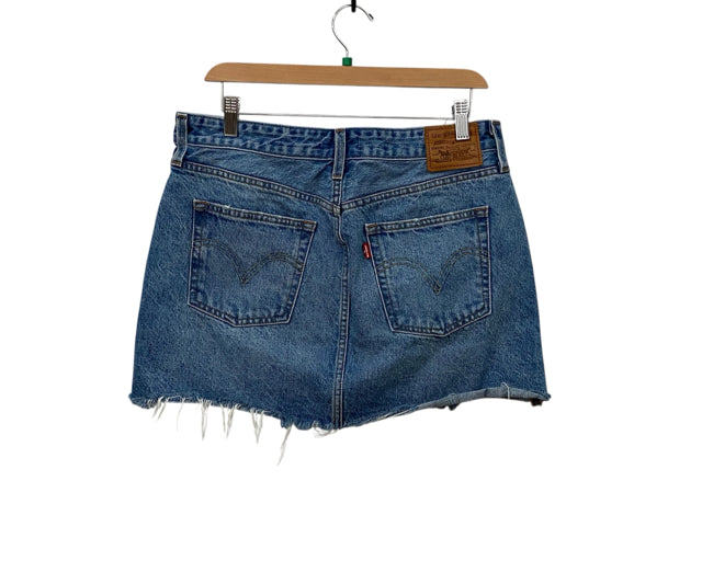 Levis Medium Wash Size 30 Almost New