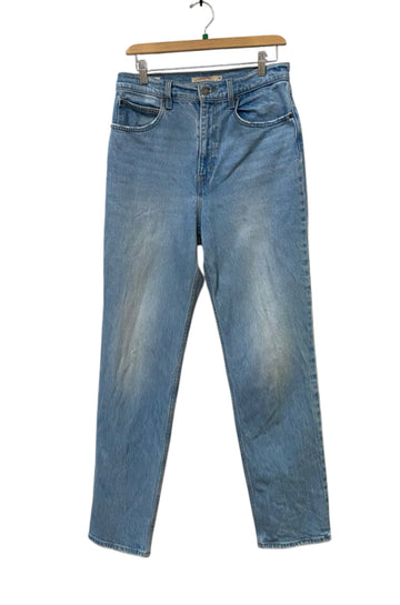 Levis Light Wash Size 28 Almost New